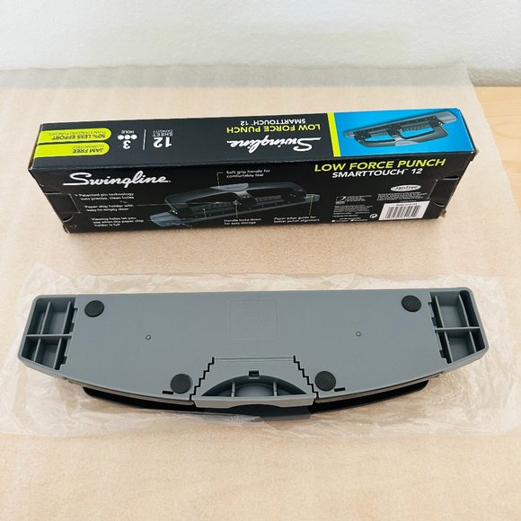 Like New 🖨 Swingline 🖨 3 Hole Punch, Hole Puncher, SmartTouch with Edge Guide - Picture 7 of 11